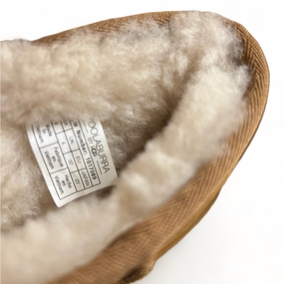 UGG Boots Classic Short II Like New - Picture 5 of 8